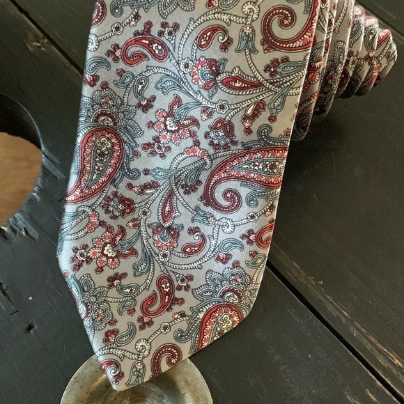 Oscar de la Renta Gray/Red/Blue Floral Paisley Silk Tie